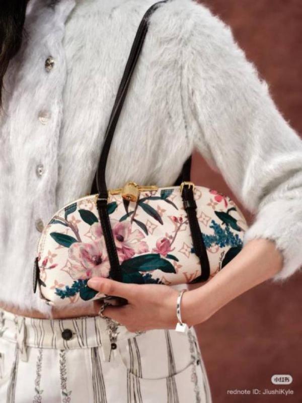 6ace097612d8f0.jpg Louiis vuitton monogram shoulder bag with double box 771 - Image 1