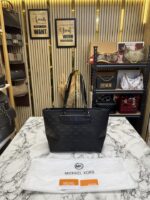 Micheal Kors Jet Set Travel Signature Logo Tote Bag With Dust Bag (Black) M11 - Image 2