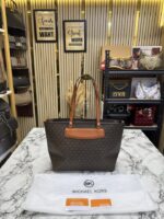 Micheal Kors Jet Set Travel Signature Logo Tote Bag With Dust Bag (Coffee Brown) M11 - Image 4