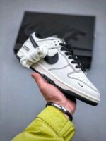 nikkee SB Dunk Low x Supreme Black sneakers
