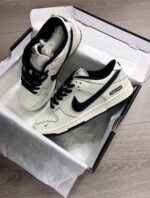 nikkee SB Dunk Low x Supreme Black sneakers - Image 3