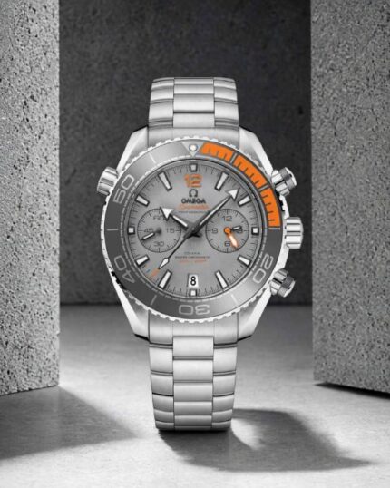 OMEGG_A Seamaster Planet Ocean 600M Co-Axial Chronograph plan silver gray.