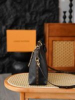 Luois vuton multipaas handbag with box 5152 - Image 4