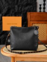 Luois vuton multipaas handbag with box 5152 - Image 2