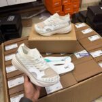 On Running Cloudboom strike White