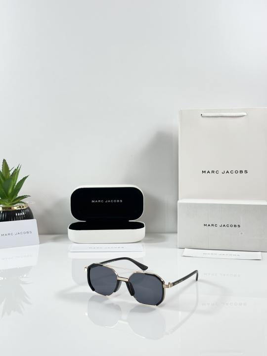 6acf527200fe90.jpeg Marc Jacobs 6008 Gold Black - Image 1